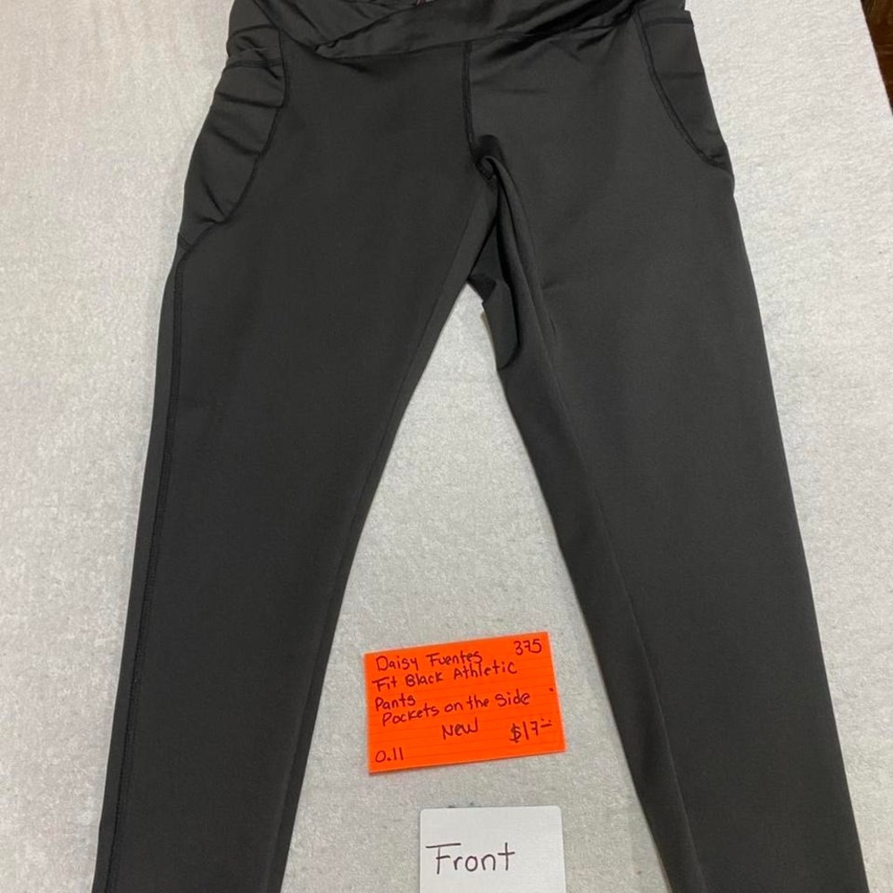 Black Daisy Fuentes fit athletic legging with pockets on the side. SKU375